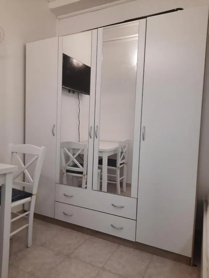 Apartment Apartmani Ana-Lora Lopar Croatia