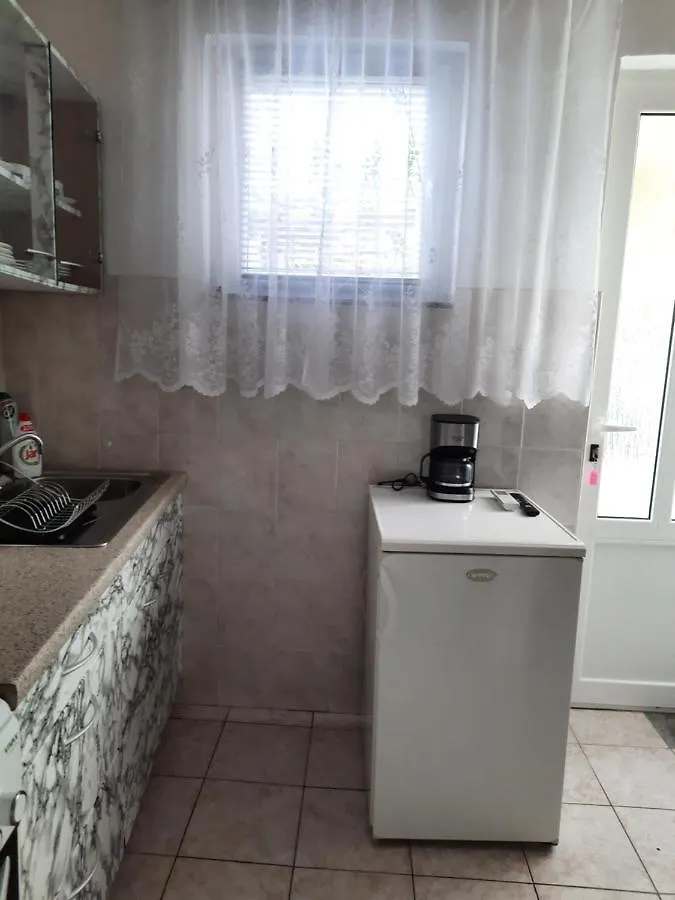Apartmani Ana-Lora Lopar
