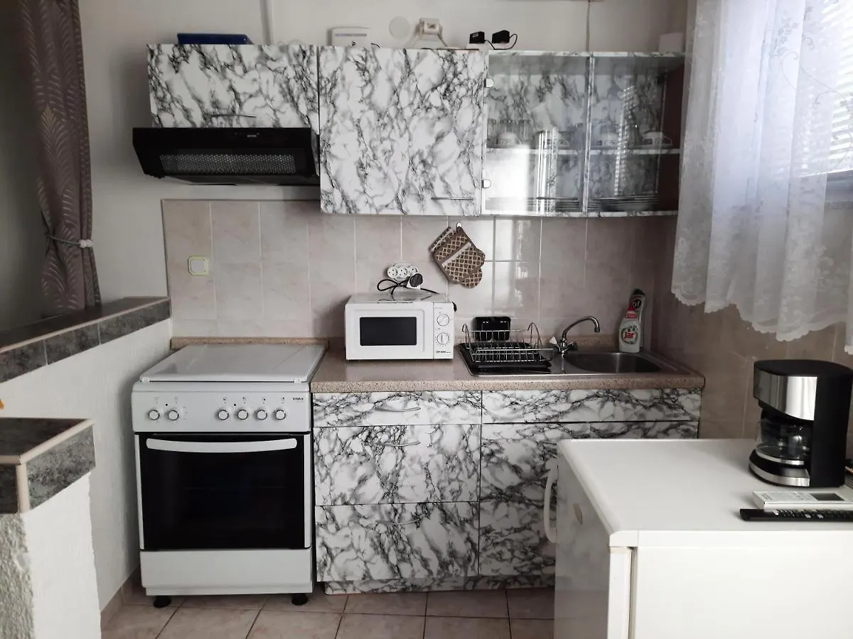 Apartmani Ana-Lora Lopar