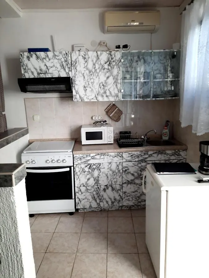 Apartmani Ana-Lora Lopar 0*,  Croatia